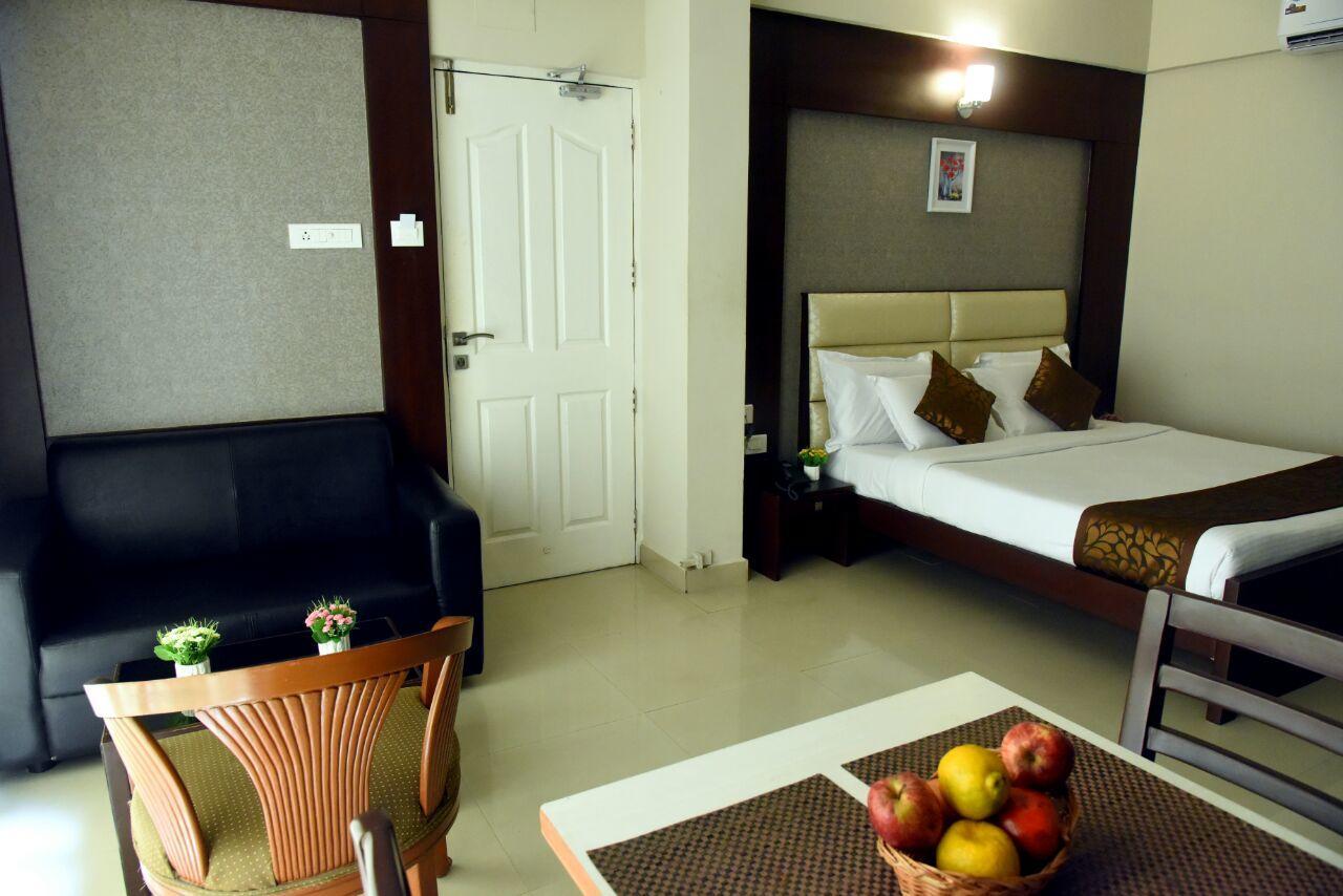 Hotel Pearl International Madras Buitenkant foto