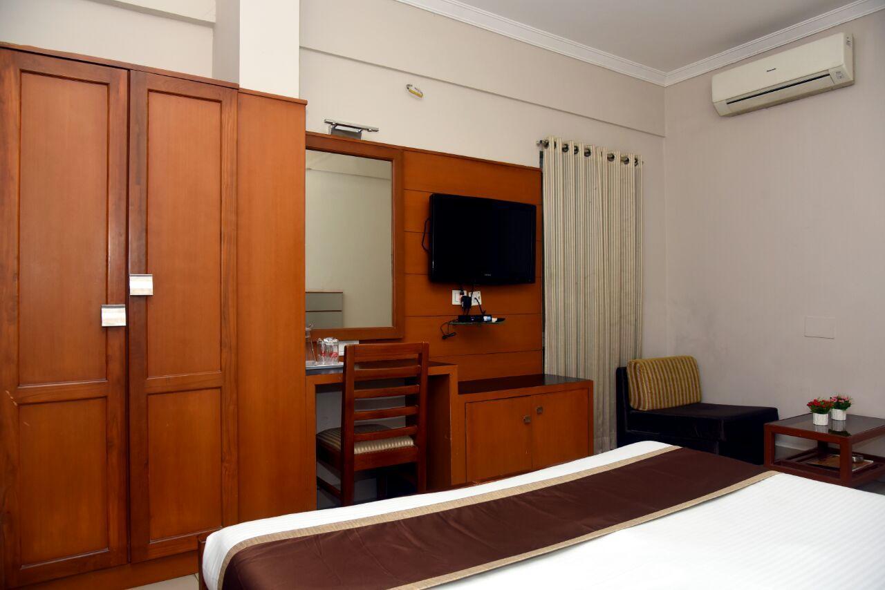 Hotel Pearl International Madras Buitenkant foto